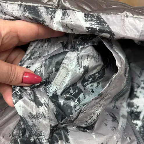 Gerry Silver Gray Reversible Quilted Puffer Vest with Hood Size Medium EUC