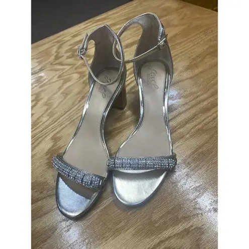 Badgley Mischka Jewel Omari II Sandals Women's 10 Silver Buckle Block Preppy B50