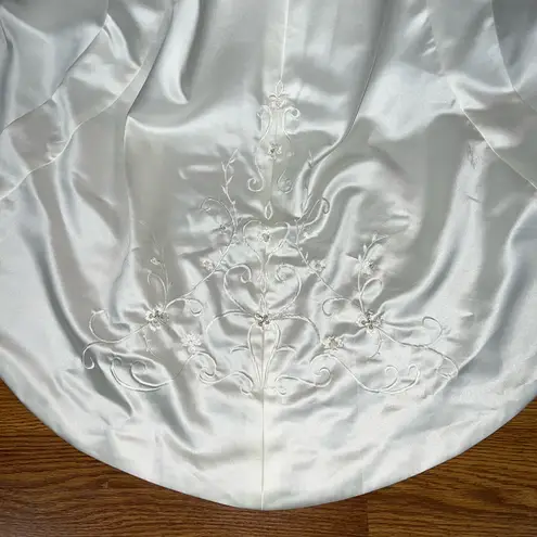 None Beautiful New Boutique Wedding Gown from the U.K.