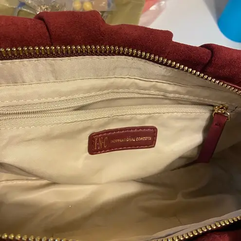 INC . Alesandrah Shoulder bag in maroon with cream interior