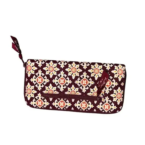 Vera Bradley  Personal Travel Organizer Wallet in "Medallion-2006"‎