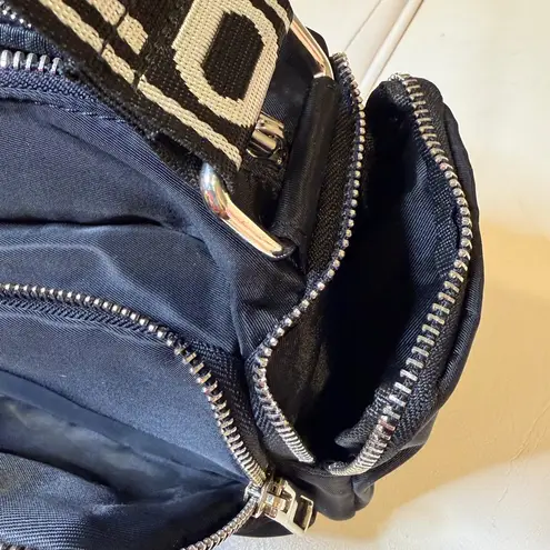 Bomba y Lola Stylish Black Crossbody Bag