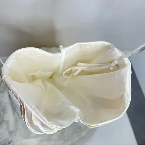 Allure Bridal 9004 Lace And Satin Strapless Sweetheart Mermaid Wedding Dress White Size 6