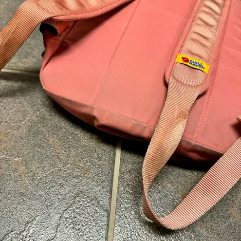 Fjällräven Fjallraven Vardag 16L Backpack Bookbag Bag Hiking Outdoors Colorful Dahlia Pink