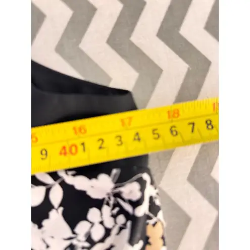 7th Avenue Design Studio New York & Company halter top: Black Size XS