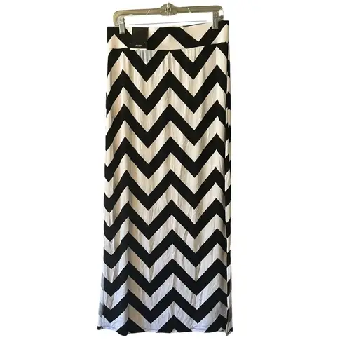 a.n.a  Maxi Skirt Women Medium‎ Black White Twiggy Chevron Elastic Waist Classic