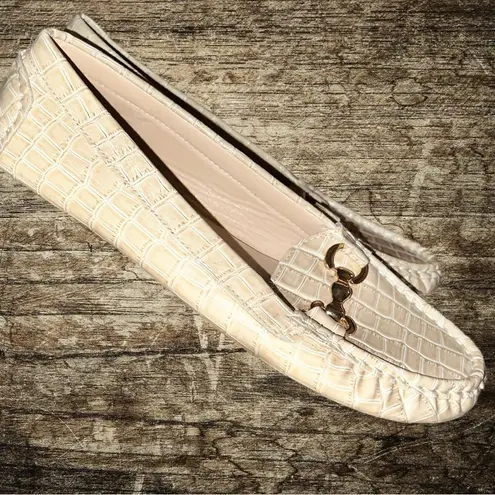 Truffles cream colored faux croc style slip on loafers! Ntn Gold Size 7