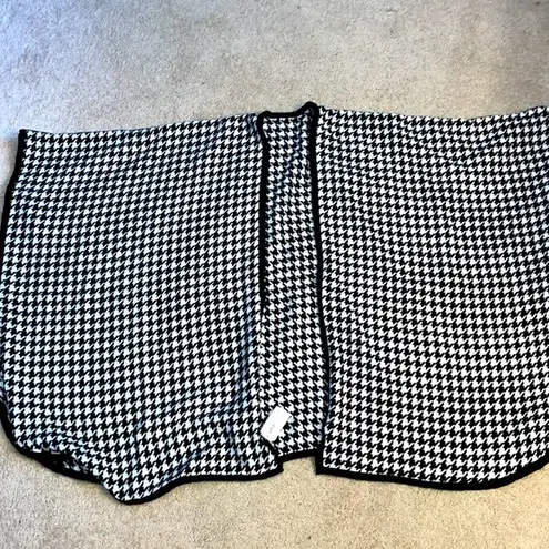 Lane Bryant NWT BEAUTIFUL houndstooth extra long poncho - perfect for dressing up or down!