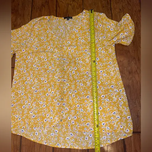 West Kei Yellow Floral Blouse button up short sleeve top shirt woman’s Large