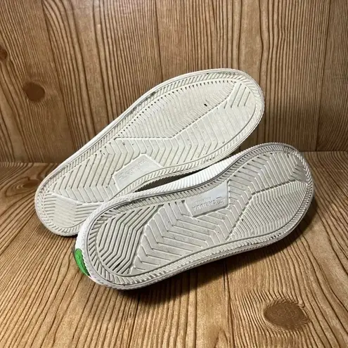 Cariuma Sand Contrast Thread Canvas oca low sneaker
Womens size 8 mens s…