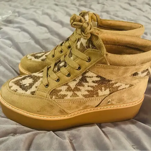 Zodiac  Siona Faux Suede Platform Booties Southwestern Print Elmwood Tan 7.5 NEW