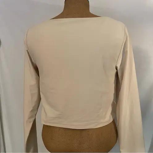 Old Navy  Active cream XL crop top w/scoop neck & long sleeves built in bra