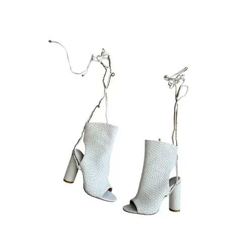 AZALEA WANG white Patent Laceup Booties Heels Sizs 7.5