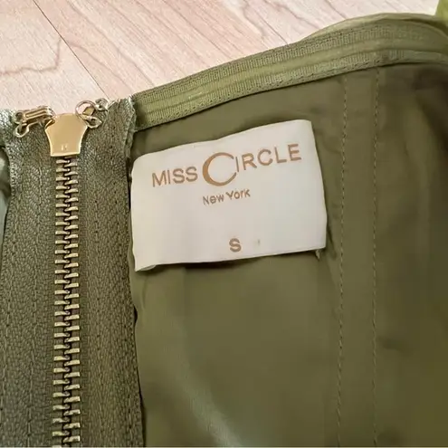 MISS CIRCLE Sirene Olive Pleated Off Shoulder Balloon
Sleeves Dress Size Small Green