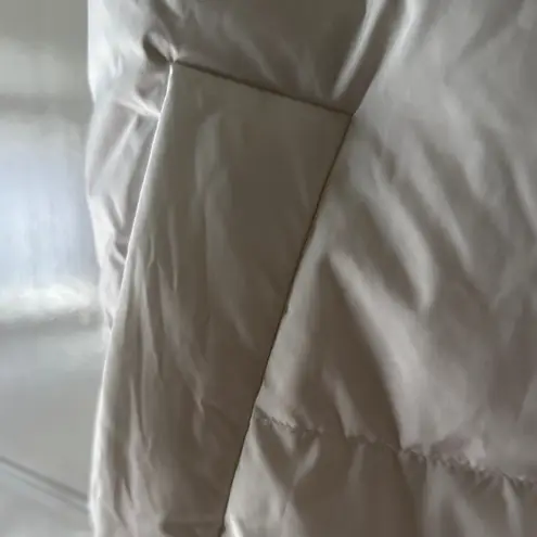 Lululemon  White Wunder Puff Cropped Vest - Image 4