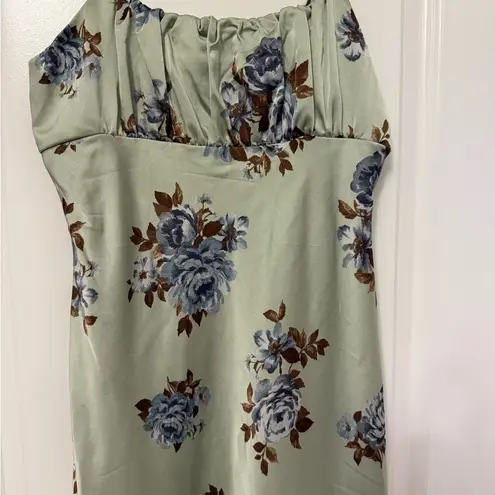 Beautiful mint green floral maxi dress Size M