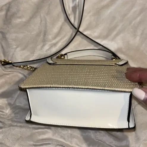 ALDO  CREWEL STITCH WHITE FLORAL CROSSBODY STRAW PURSE HANDBAG
GOLD HARDWARE