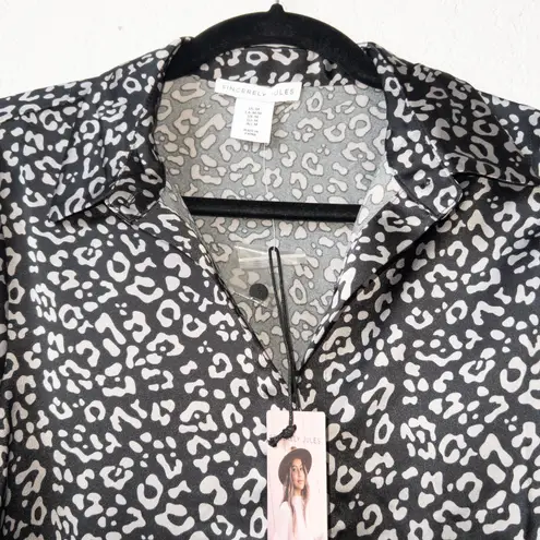 Sincerely Jules New Gray Leopard Print Satin Button Down Size Medium
