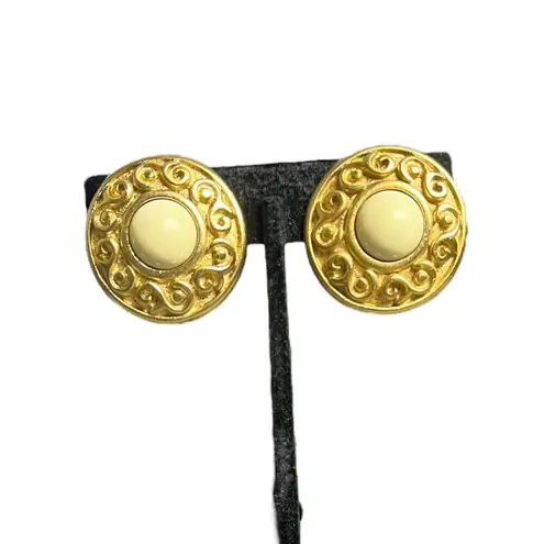 Vintage Napier Gold Tone Large Conch Circular‎ Earring Ivory Center Regal Gaudy White