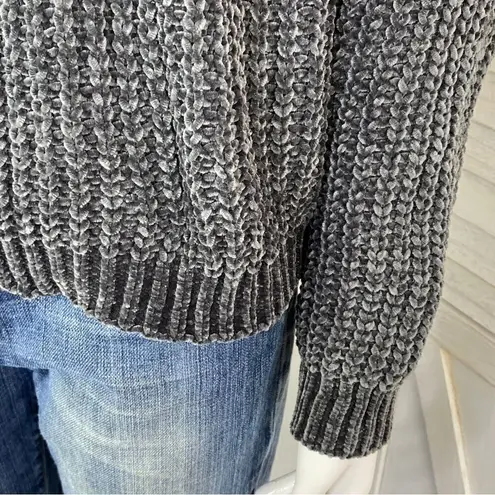 Just Found Ruffle Detail Chenille Sweater Gray Medium Crew Neck Waffle Knit