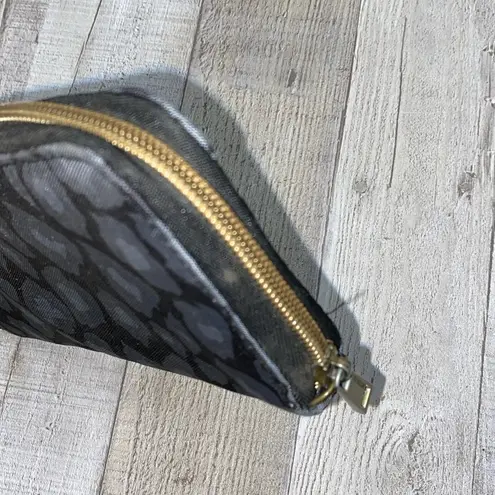 Travelon black & grey leopard print wallet