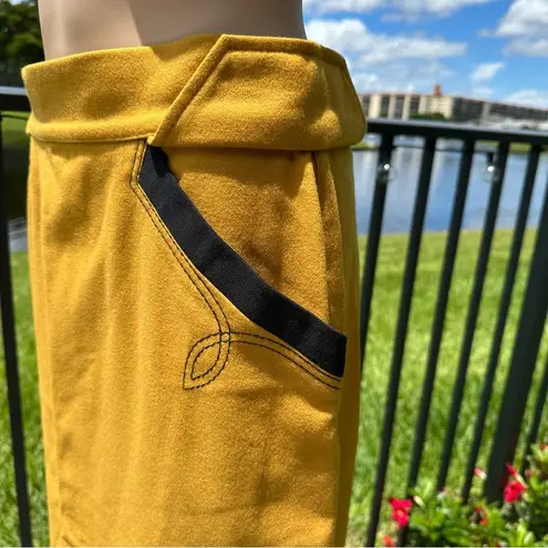 Byblos Italy 44 = US 10 gold/mustard midi skirt