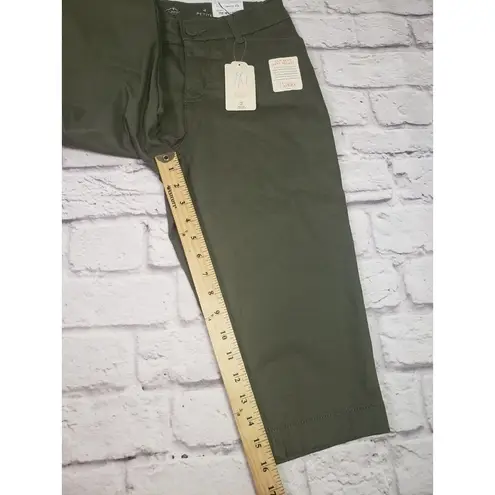 st. john's bay NEW  Women's Size 4 Petite Olive Green Capri Pants