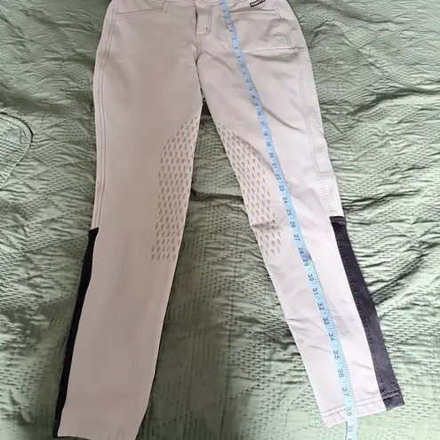 Kerrits Like New  3-Season Tailored Knee Patch Riding Pants.