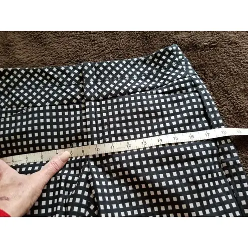 Elle Mid Rise Black w White Square Pattern Cropped Capri Pant Pockets Women's 2