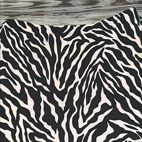 EP Pro Black and White Mini Golf Skort Size 4