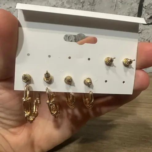 EUC Fashion Earrings 2 Pack Set (3 Studs, 5 Small Hoops) Gold