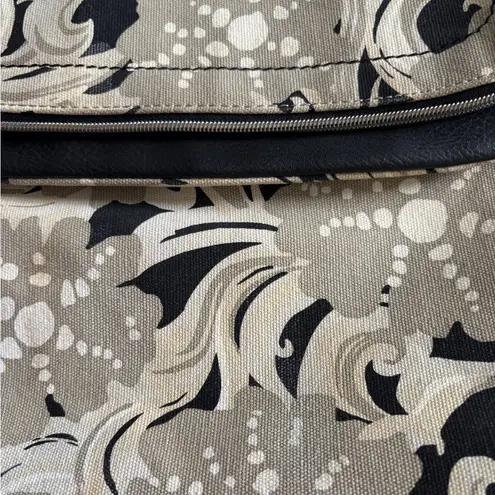 Relic BRAND CREAM AND BLACK CANVAS CROSSBODY SNAP CLOSURE WITH A ZIP CLOSURE TOO