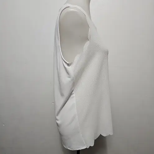 Elle White Scalloped Mixed Media Sleeveless Tank Size Medium