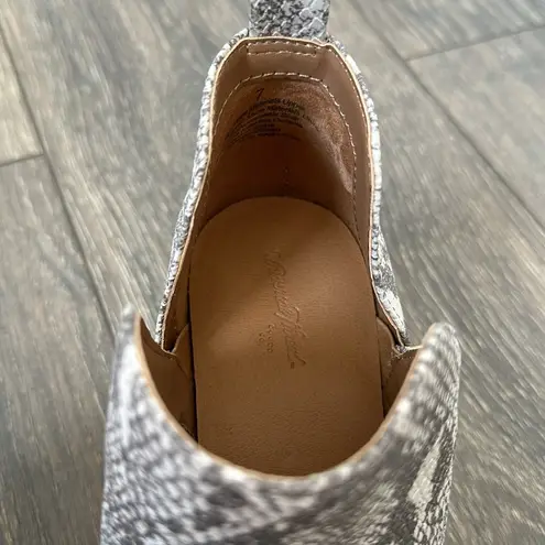 Universal Threads Grey snake skin booties