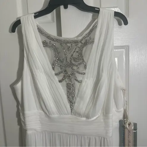 NWT Melrose Bridal White Floor Length Gown Embellished 20w