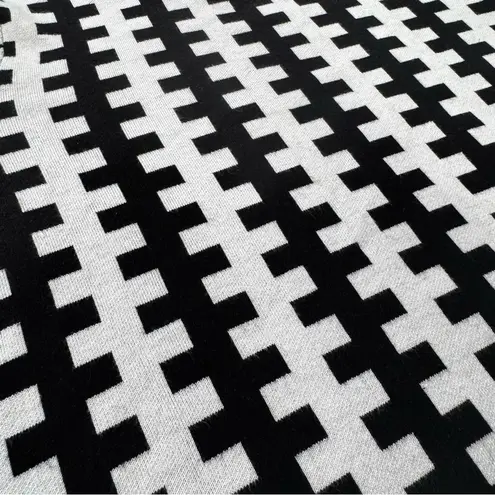 Eloquii  White and Black Geometric Vertical Stripe Pattern Pull-On Sweater 18/20