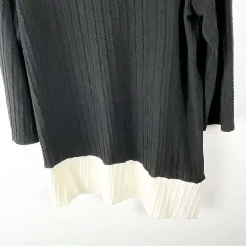 Suzanne Betro Black Long Sleeves Accent Button White Asymmetrical Hem Tunic 1X