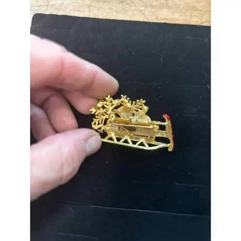 Vintage Christmas Brooches & Earrings Set Gold