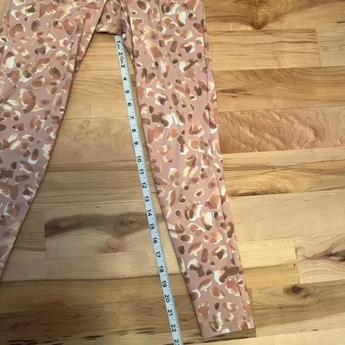 Strut this Camo Workout Leggings - Medium