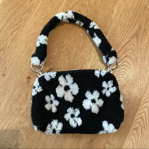 Daisy Plush Fluffy  Print Bag in Black & White