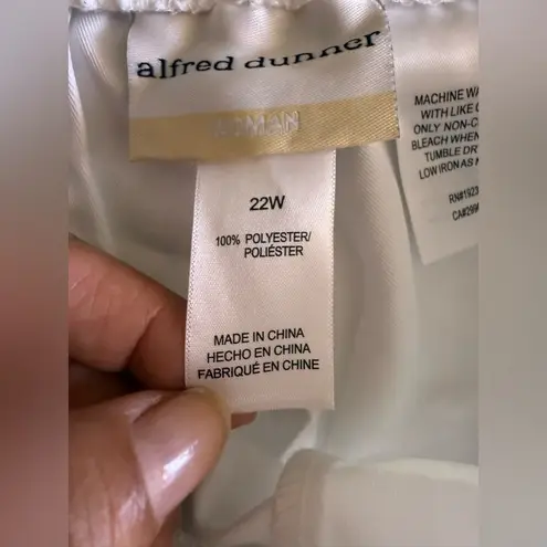 Alfred Dunner Women's White Flat Front Elastic Back Size 22 W