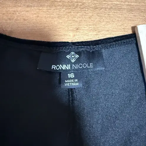 Ronni Nicole Black Velvet Embroidered Dress Women’s Size 16 Whimsigoth Romantic