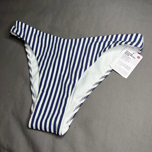 Lululemon Seersucker Skimpy Mid Rise Bottom NWT Size XL (Stripped White Blue)