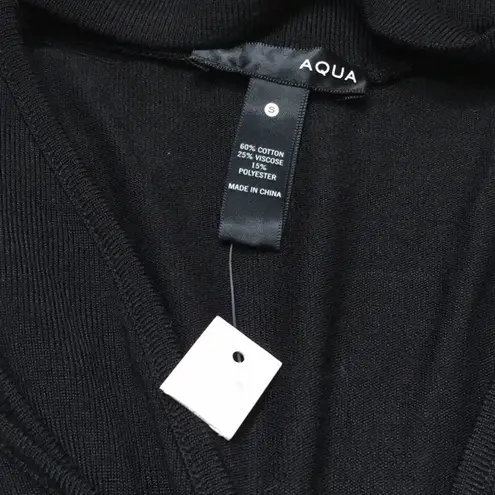 AQUA New  V-neck top. NWOT