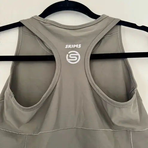 SKIMS Performance Racerback Tank Gunmetal