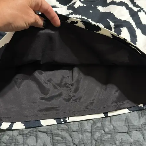 EXPRESS  design studio women’s size 2 black and white floral design mini skirt