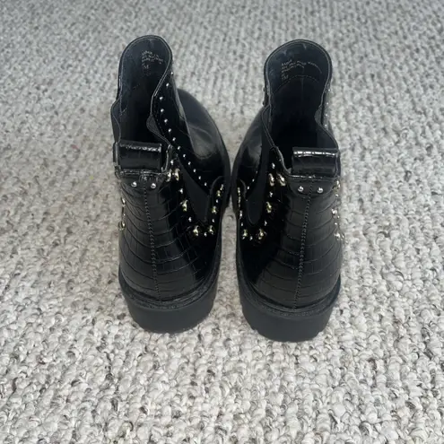 Charles by Charles David Radar Goth Punk Edgy Studded Chelsea Boot Size 7