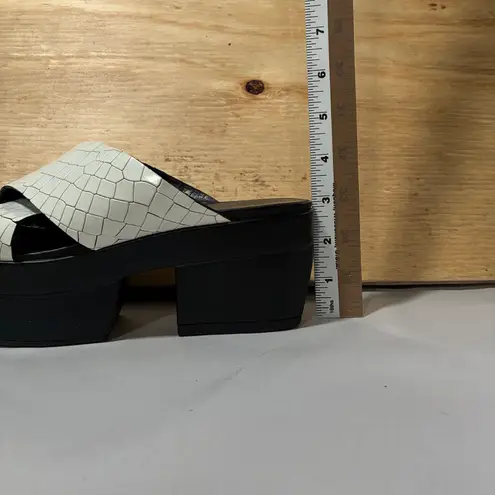 Vagabond White Croc Embossed Platform Block Heel Mules Sandals Women's 38 (US 8)