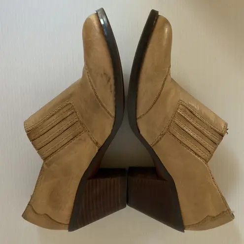 Levity Leather Western Ankle Boots 7 Block Heel Tan Vintage Style