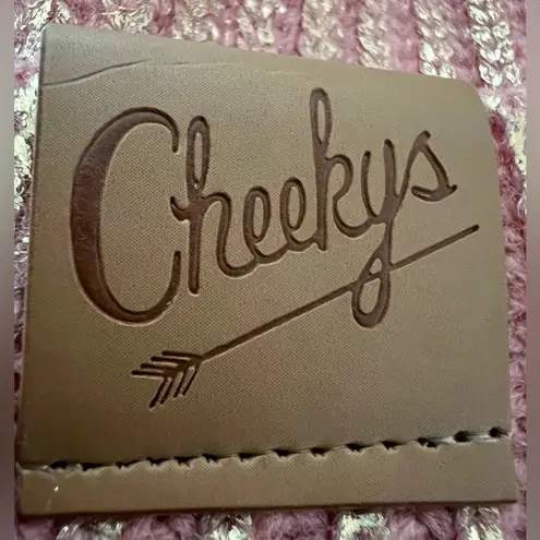 Urban Outfitters | Cheeky’s, ladies knit pom pom beanie/hat. Brown